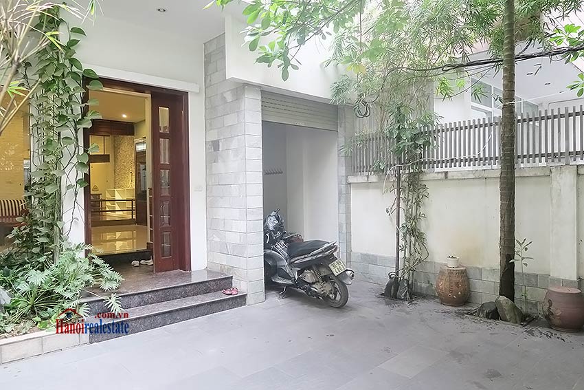 Semi furnished 03 bedroom house to let in Hai Ba Trung with nice courtyard 2