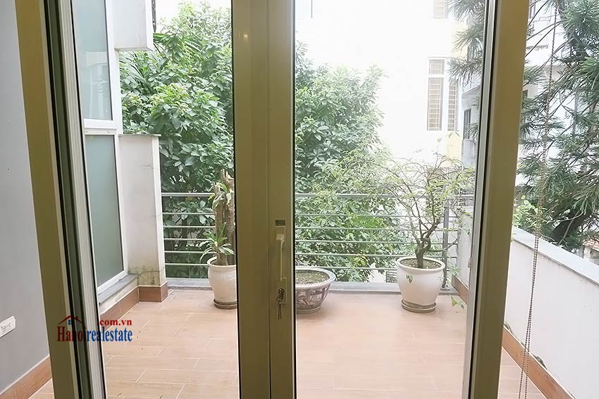 Semi furnished 03 bedroom house to let in Hai Ba Trung with nice courtyard 26