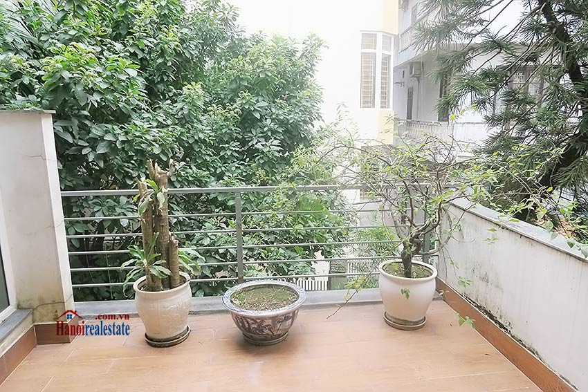 Semi furnished 03 bedroom house to let in Hai Ba Trung with nice courtyard 27