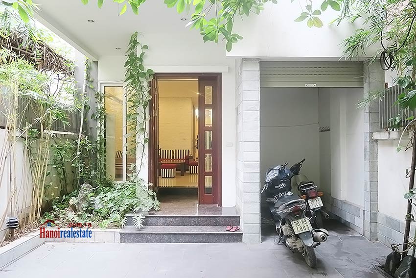 Semi furnished 03 bedroom house to let in Hai Ba Trung with nice courtyard 3