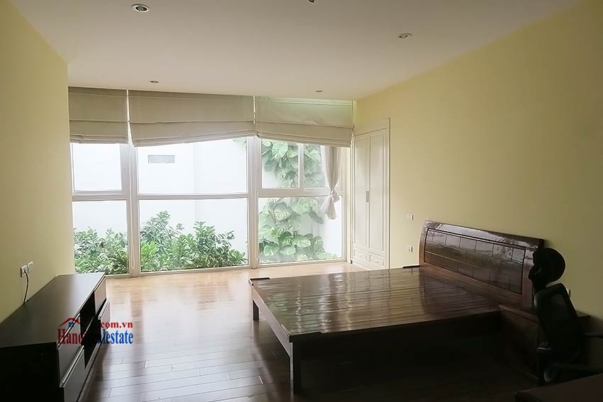 Semi furnished 03 bedroom house to let in Hai Ba Trung with nice courtyard 34