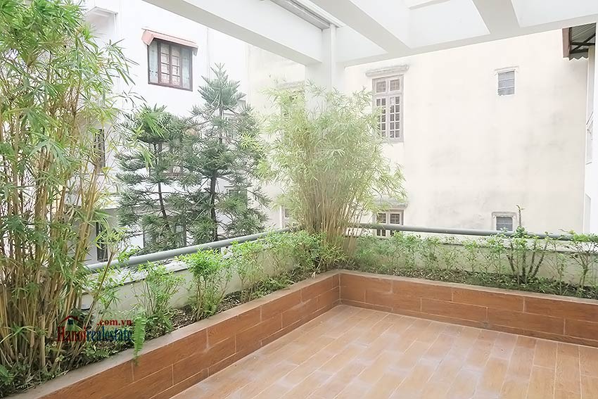Semi furnished 03 bedroom house to let in Hai Ba Trung with nice courtyard 36