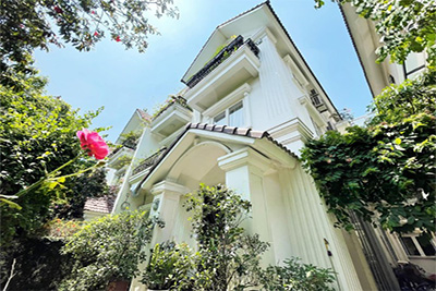 Cho thuê biệt thự Vinhomes Riverside 162m2 | 4PN Nội thất Đông Dương