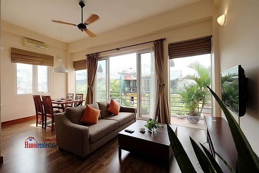Serviced 2 bedroom apartment to let in Hoan Kiem with balcony 2