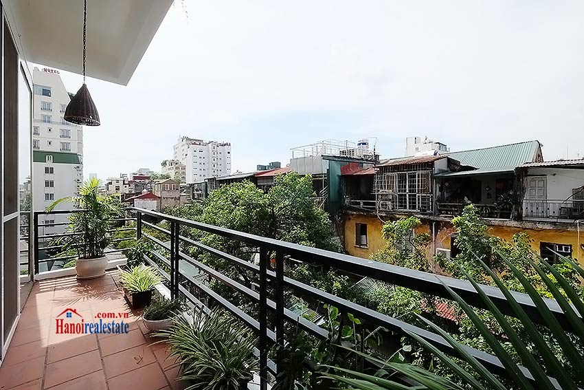 Serviced 2 bedroom apartment to let in Hoan Kiem with balcony 5