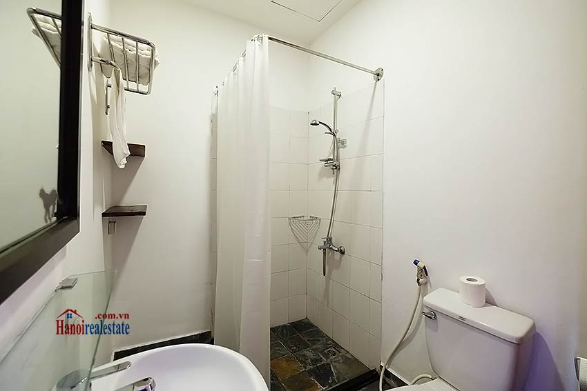 Serviced 2 bedroom apartment to let in Hoan Kiem with balcony 7