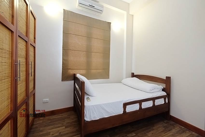 Serviced 2 bedroom apartment to let in Hoan Kiem with balcony 8
