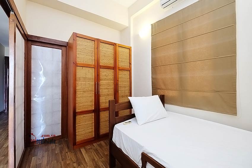 Serviced 2 bedroom apartment to let in Hoan Kiem with balcony 9