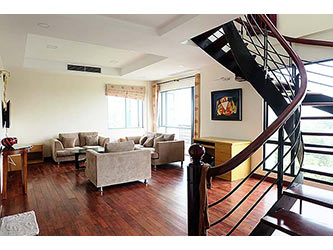 Spacious 03BRs duplex serviced apartment for rent on Au Co, bright and airy