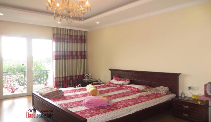 Spacious 04BRs villa for rent in Anh Dao Vinhomes Riverside with river access 10