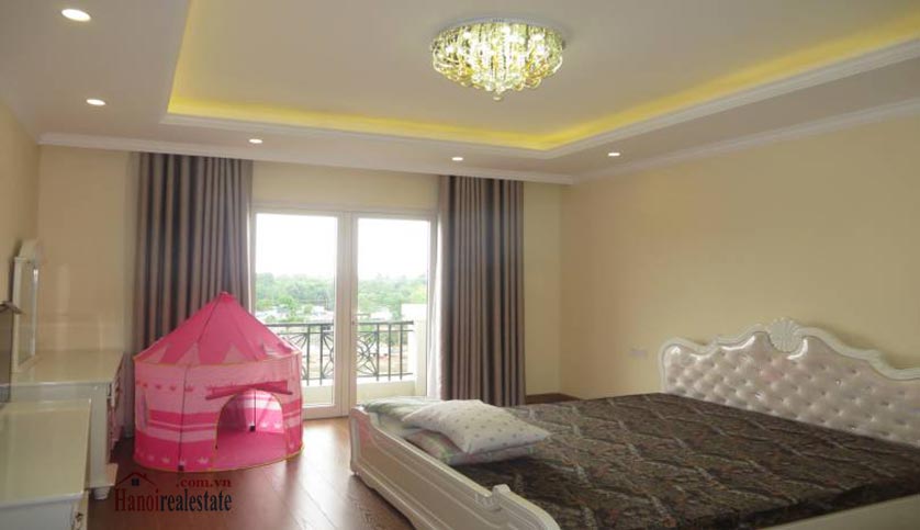 Spacious 04BRs villa for rent in Anh Dao Vinhomes Riverside with river access 18