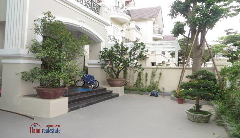 Spacious 04BRs villa for rent in Anh Dao Vinhomes Riverside with river access 2
