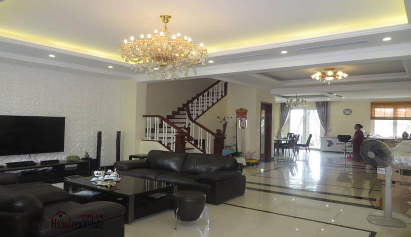 Spacious 04BRs villa for rent in Anh Dao Vinhomes Riverside with river access 4