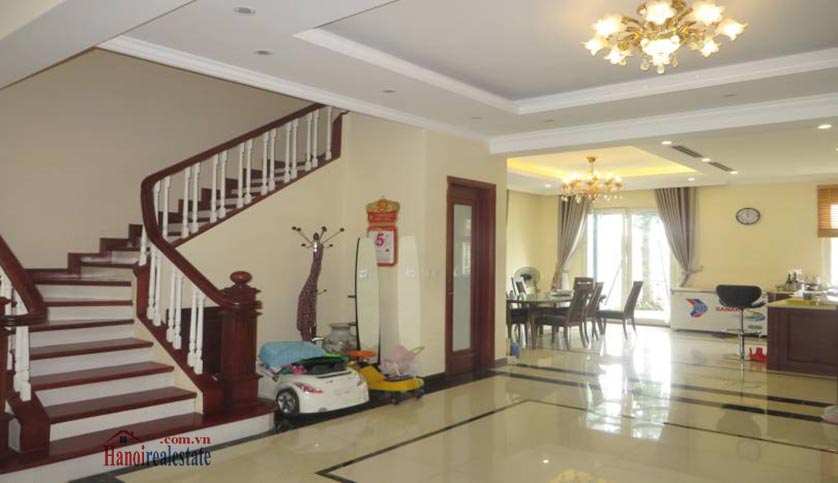 Spacious 04BRs villa for rent in Anh Dao Vinhomes Riverside with river access 5