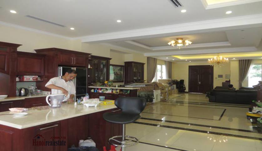 Spacious 04BRs villa for rent in Anh Dao Vinhomes Riverside with river access 7