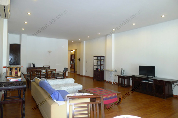 Spacious 2 bedroom apartment overlooking Truc Bach and West Lake 5