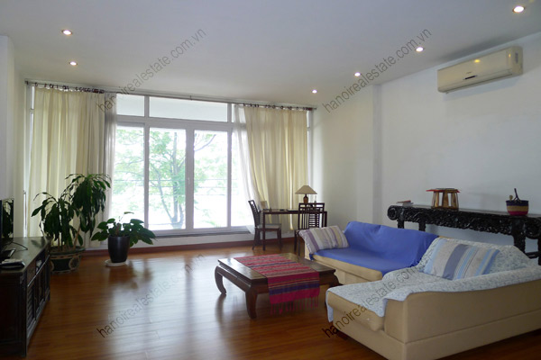 Spacious 2 bedroom apartment overlooking Truc Bach and West Lake 6