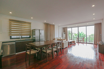 Cho thuê căn hộ 3 phòng ngủ, view Hồ Tây có ban công rộng tại phố Xóm Chùa , Hà Nội
