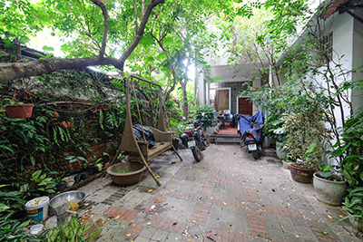 5-Bedroom House with Garden and Natural Light  For Rent In Tay Ho