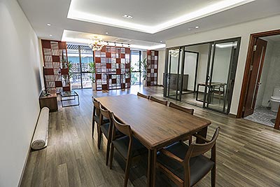 Cho thuê căn hộ 4 phòng ngủ, hiện đại, rộng 220 tại đường Âu Cơ, Quận Tây Hồ, Hà Nội
