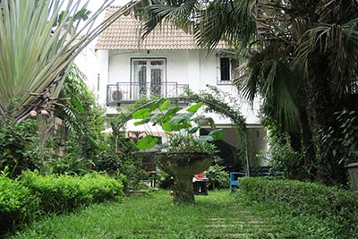 Spacious garden charming 3-bedroom house in Tay Ho to rent