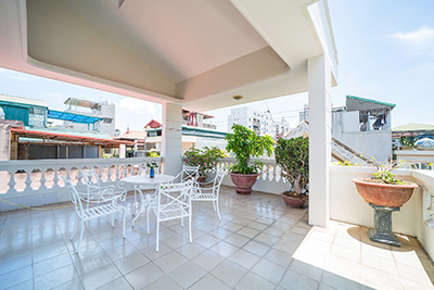 Spacious house for rent in Ba Dinh with lots of natural light