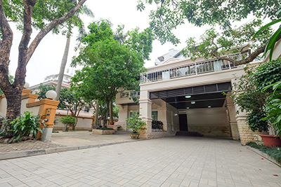 Spacious Villa for Rent in the Heart of Tay Ho, Free access to Gym and Pool