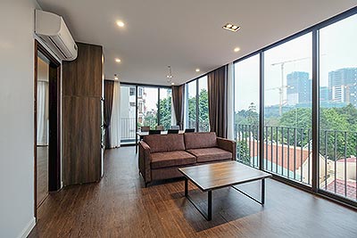 Cho thuê căn hộ 90m2, 02 phòng ngủ, hiện đại, tầng cao tại phố Tô Ngọc Vân