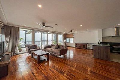Top floor Apartment with spectacular lake view on Quang Khanh 