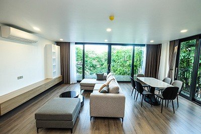 Cho thuê căn hộ 2 phòng ngủ tuyệt đẹp ven hồ ngay phố Nguyễn Đình Thi