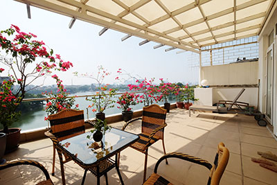 Stunning lake view 1-bedroom apartment with big balcony in Truc Bach