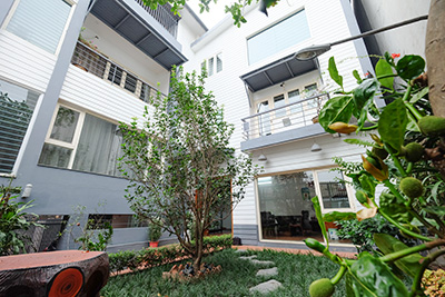 Nhà đẹp cho thuê tại Tây Hồ, Hà Nội | có vườn, oto đỗ cửa