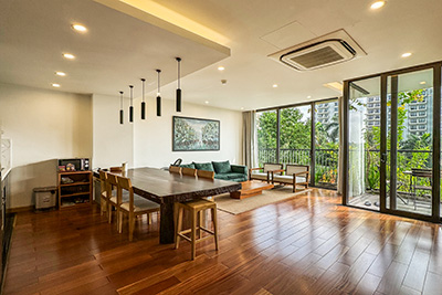 Cho thuê căn hộ 2 phòng ngủ đầy nắng và dễ thương tại Đặng Thai Mai, Tây Hồ