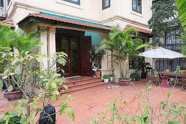 Tay Ho Villa for rent with outdoor Pool, courtyard, open surrounding, hard wood floor 3