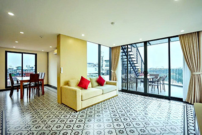 Top floor with huge balcony for rent on Vu Mien street
