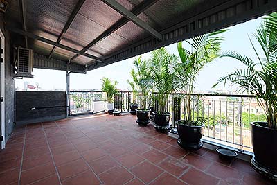 Top-floor Amazing apartment in Tay Ho with 2 balconies, short walking to Waterpark