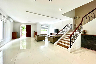 Thuê Biệt Thự Vinhomes Riverside – View Ngã Ba Sông Siêu Đẹp