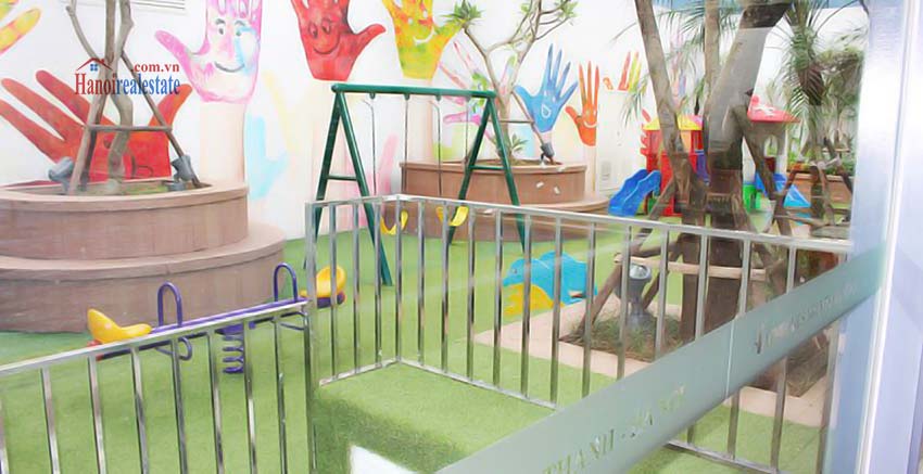 Vinhomes Nguyen Chi Thanh Apartment rental with kids garden