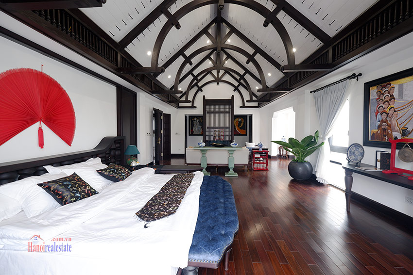 Vinhomes Riverside: Fabulous Vietnamese royal traditional style 04BRs villa near Vincom 46