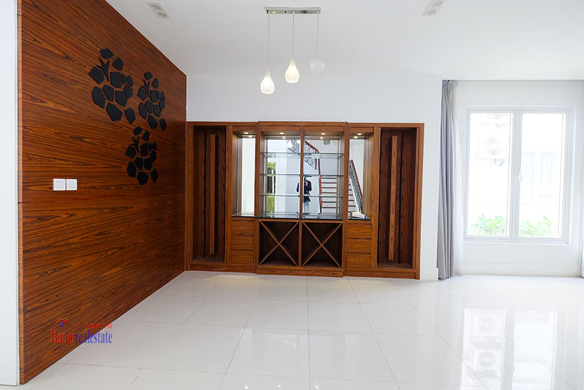Vinhomes Riverside: Fully furnished modern 04BRs house on Hoa Sua 10, river access 14