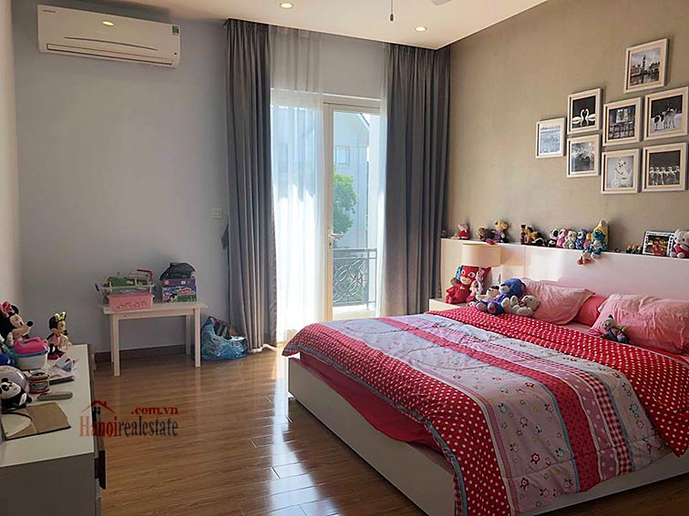 Vinhomes Riverside: Peaceful 03+1BRs villa with river access in Hoa Sua 12
