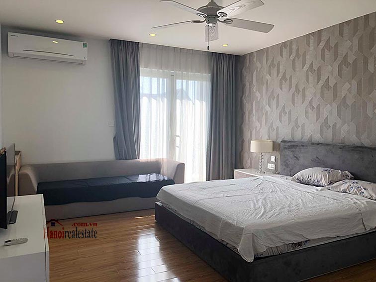 Vinhomes Riverside: Peaceful 03+1BRs villa with river access in Hoa Sua 18