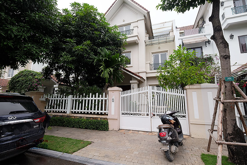 Vinhomes Riverside: Reasonable price 03BRs villa in Hoa Lan 1, short walk to Almaz 1