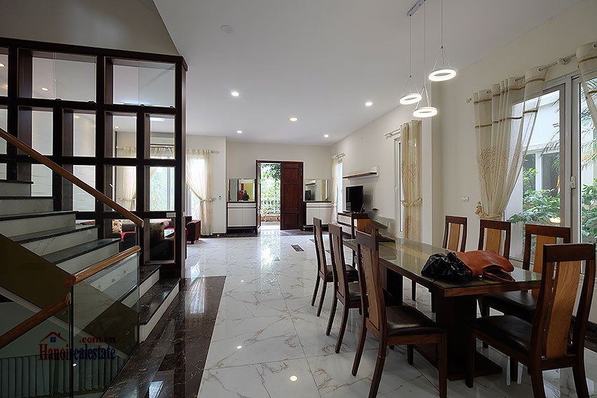 Vinhomes Riverside: Reasonable price 03BRs villa in Hoa Lan 1, short walk to Almaz 11