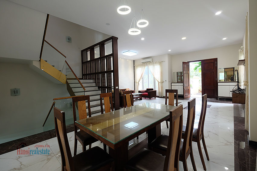 Vinhomes Riverside: Reasonable price 03BRs villa in Hoa Lan 1, short walk to Almaz 12