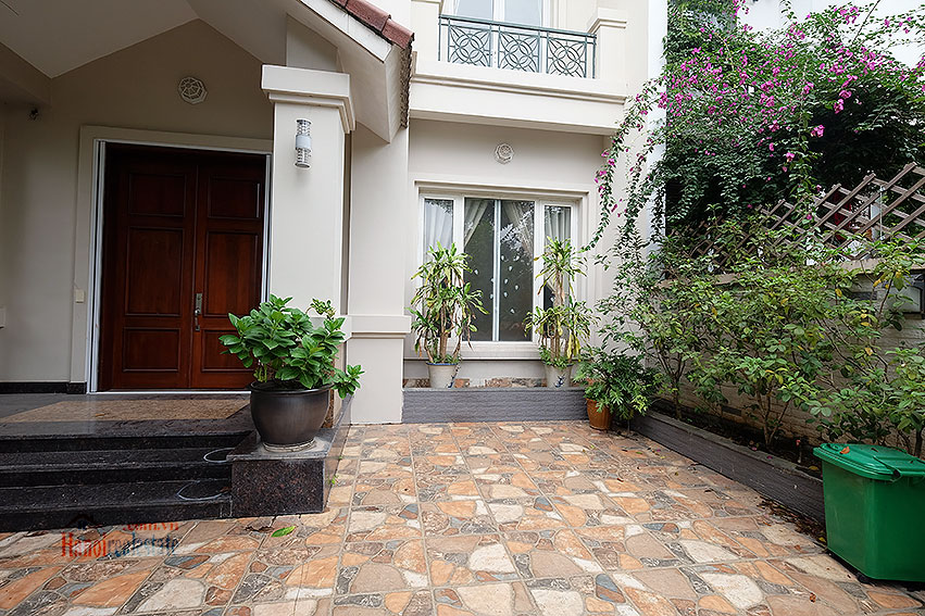 Vinhomes Riverside: Reasonable price 03BRs villa in Hoa Lan 1, short walk to Almaz 2