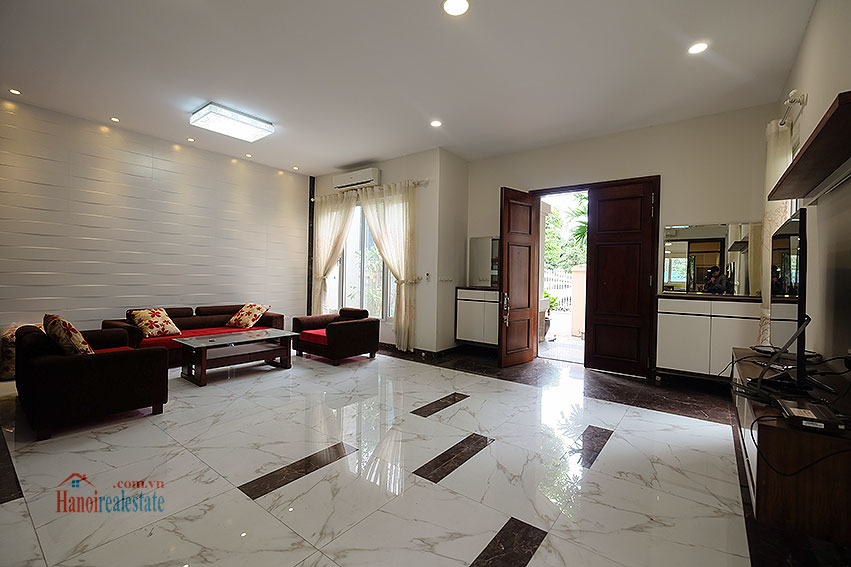Vinhomes Riverside: Reasonable price 03BRs villa in Hoa Lan 1, short walk to Almaz 6