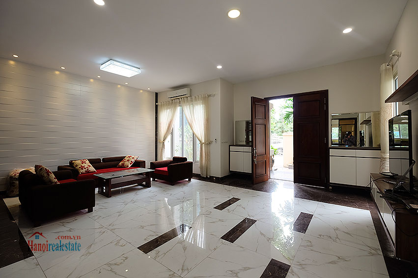 Vinhomes Riverside: Reasonable price 03BRs villa in Hoa Lan 1, short walk to Almaz 7