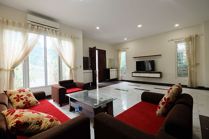Vinhomes Riverside: Reasonable price 03BRs villa in Hoa Lan 1, short walk to Almaz 8