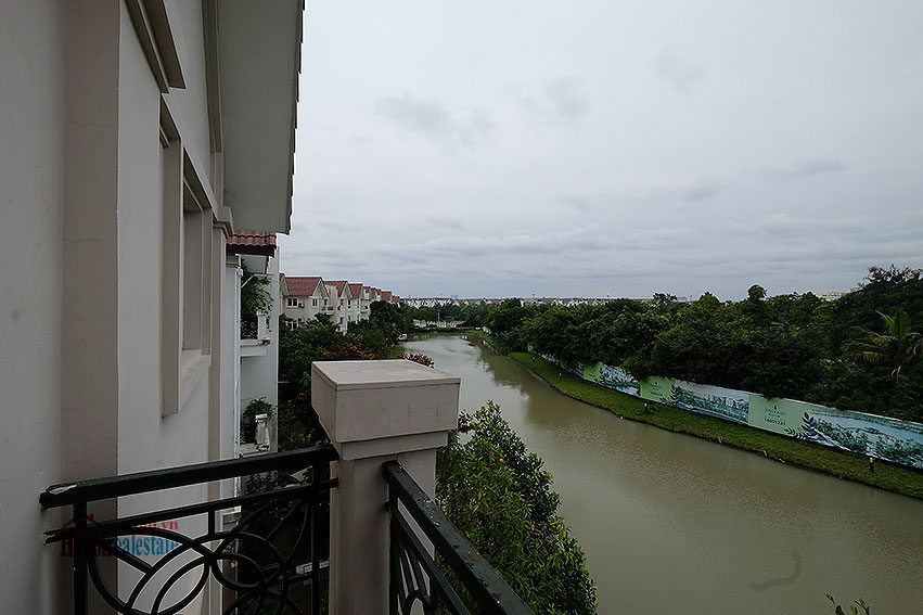 Vinhomes Riverside: Reasonable price 03BRs villa in Hoa Lan 1, short walk to Almaz 40